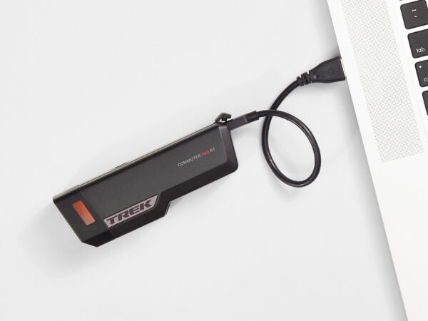 Lampa przód TREK Commuter Pro RT  Black Front