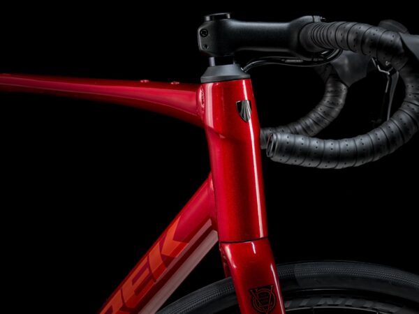 Rower TREK Domane AL 2 56 Crimson to Dark Carmine