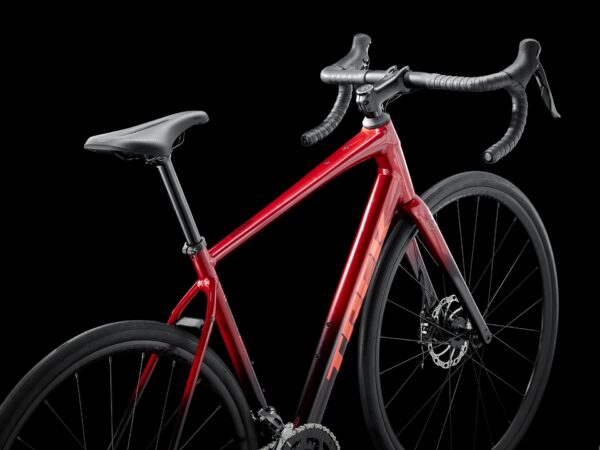 Rower TREK Domane AL 2 56 Crimson to Dark Carmine